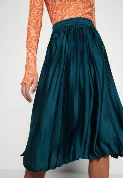 WAL G. PENNY PLEAT SKIRT - Pleated Skirt - Emerald Green -WAL G. Sales Store 8819c204d90e4c999b2e6c72d18bd2e1