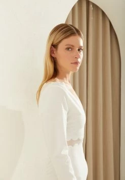 WAL G. WGXZL WEDDING - RHODE SCALLOP V NECK MESH MIDI DRESS - Cocktail Dress / Party Dress - White 2 WAL G. WGXZL WEDDING - RHODE SCALLOP V NECK MESH MIDI DRESS - Cocktail Dress / Party Dress - White -WAL G. Sales Store f368cdb57b4b4b40a6f62895cc0f4f87